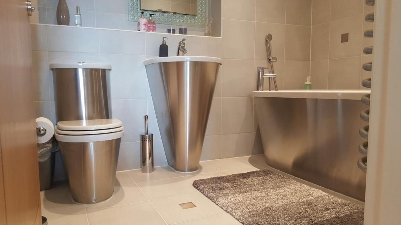 Sky Night Serviced Apartments Cardiff Exteriör bild